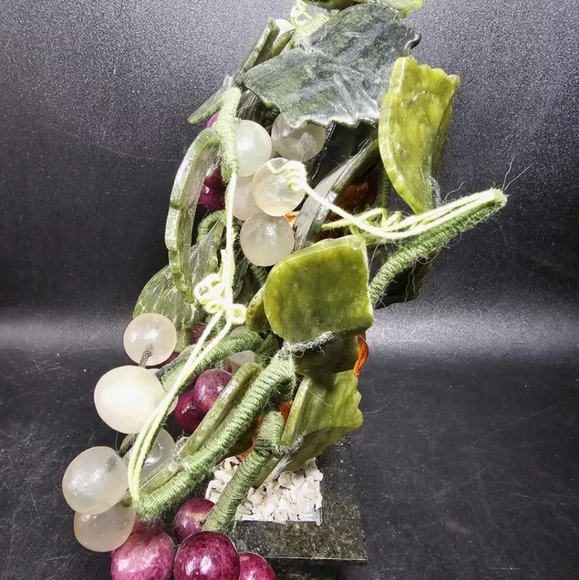 Oriental Jade Stone Bonsai Sculpture Tree With Grape Clusters And A Hard Stone - Picture 8 of 9